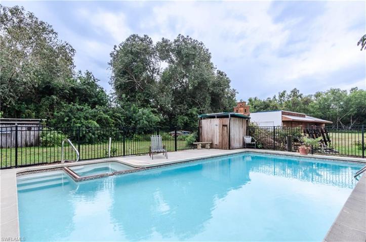 5358  Myrtle  LN, Naples, FL 34113