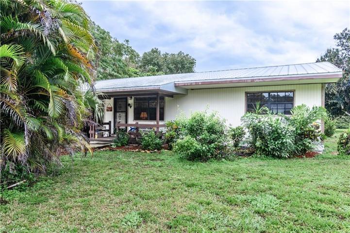 5358  Myrtle  LN, Naples, FL 34113