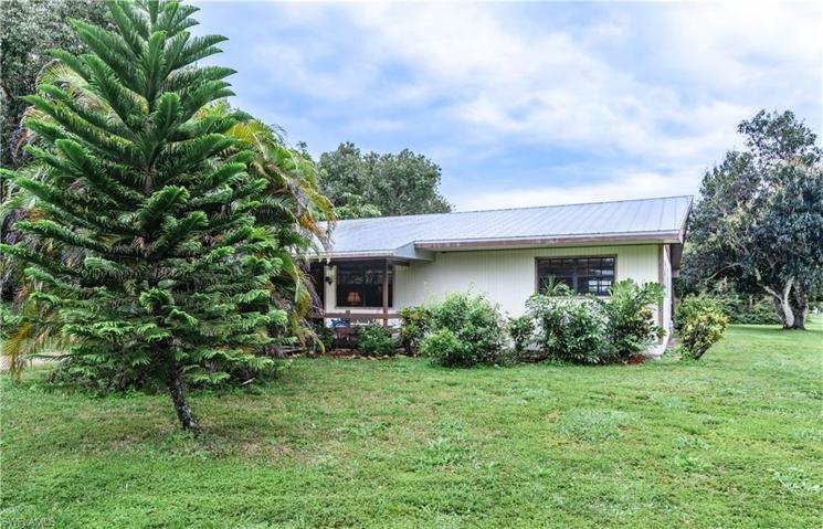5358  Myrtle  LN, Naples, FL 34113