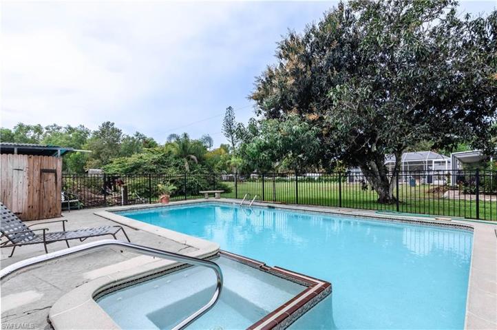 5358  Myrtle  LN, Naples, FL 34113
