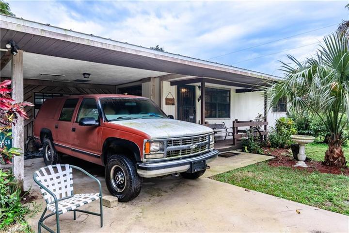 5358  Myrtle  LN, Naples, FL 34113