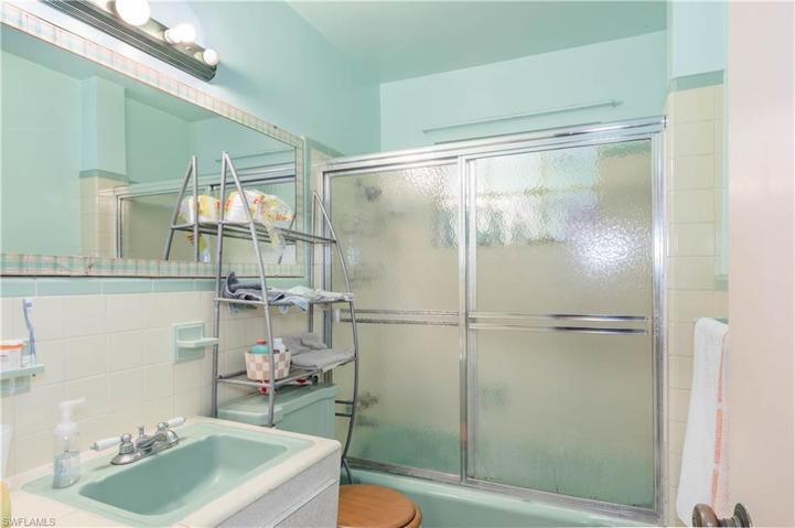 5358  Myrtle  LN, Naples, FL 34113
