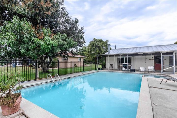 5358  Myrtle  LN, Naples, FL 34113