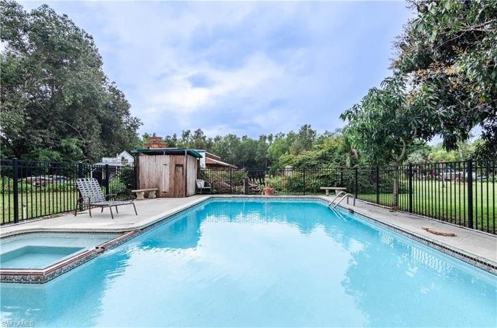 5358  Myrtle  LN, Naples, FL 34113