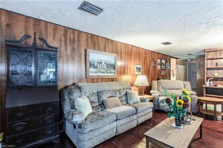 5358  Myrtle  LN, Naples, FL 34113