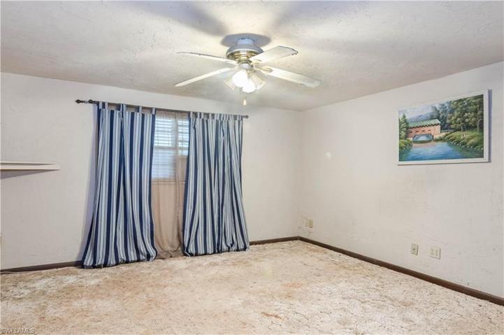 5358  Myrtle  LN, Naples, FL 34113