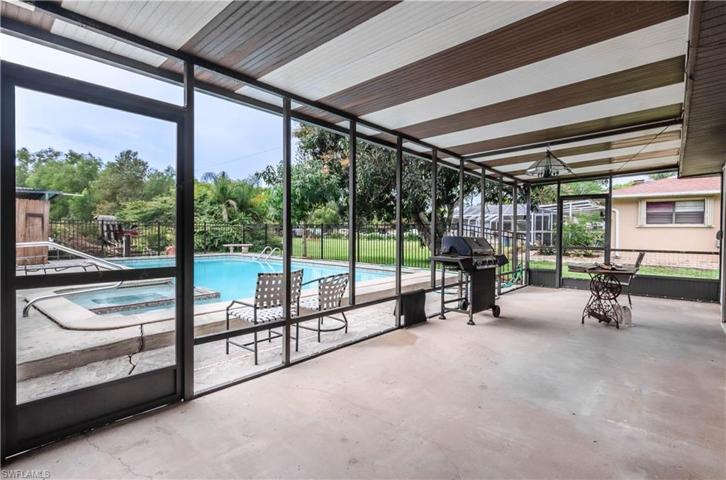 5358  Myrtle  LN, Naples, FL 34113