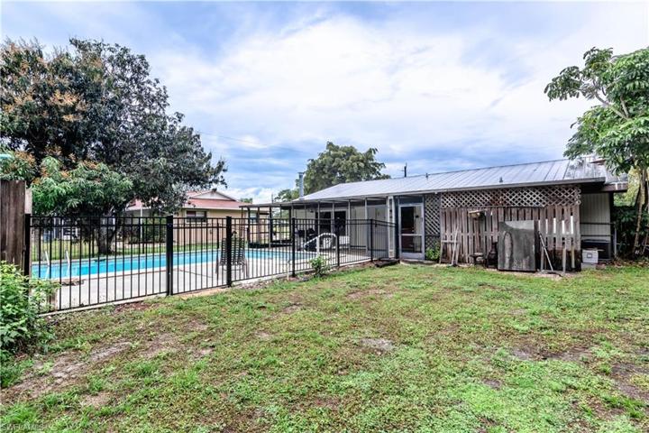 5358  Myrtle  LN, Naples, FL 34113