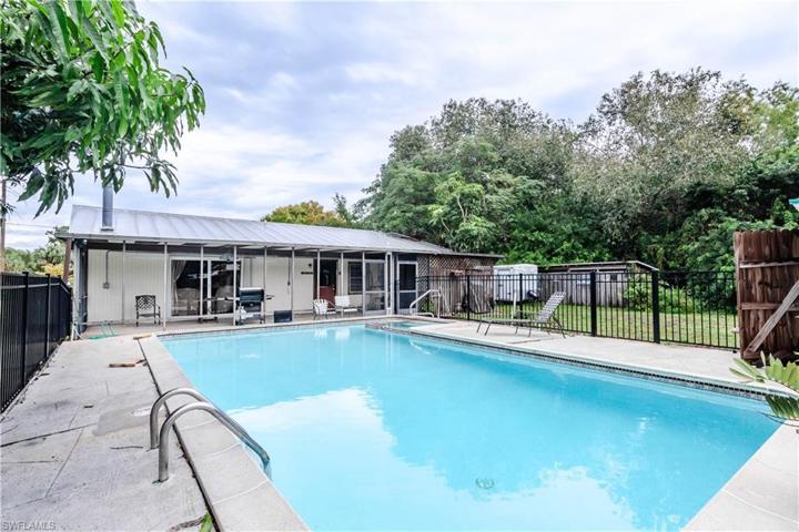 5358  Myrtle  LN, Naples, FL 34113