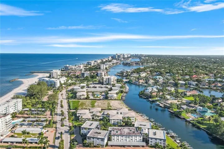 1930 Gulf Shore Blvd N # B302, Naples Fl 34102
