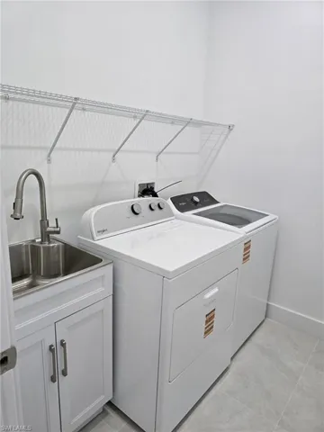 Half bathroom with direct access to the patio