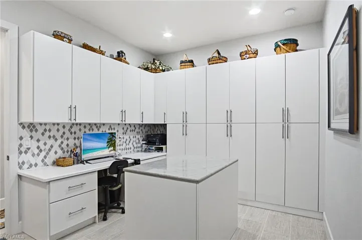 16284 Camden Lakes Cir, Naples, Florida 34110