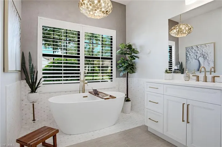 16284 Camden Lakes Cir, Naples, Florida 34110