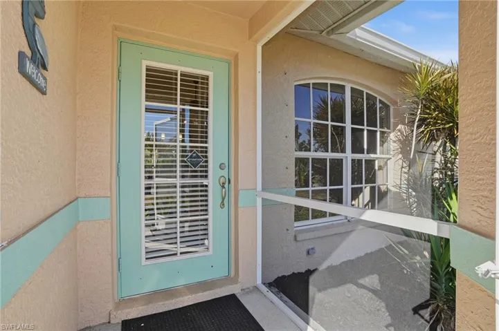 Screened in entry to home
