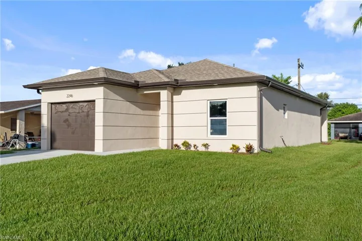 View of front facade with a garage and a front yard