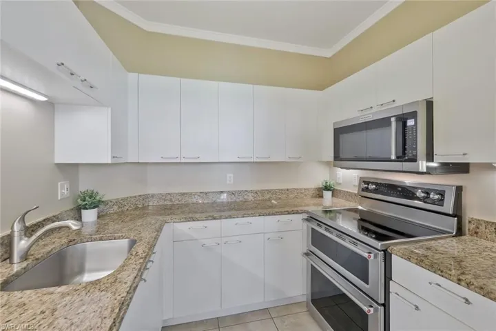 93  Silver Oaks  CIR, Naples, FL 34119