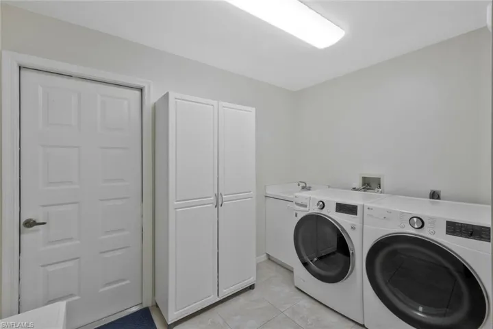 93  Silver Oaks  CIR, Naples, FL 34119