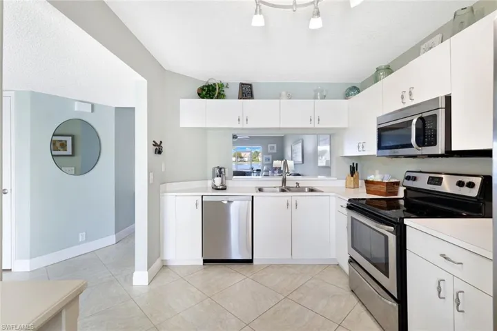Spacious kitchen with a convenient passthrough to the dining area
