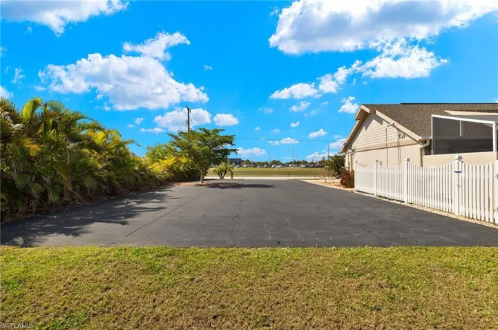 943 NE 23rd  AVE, Cape Coral, FL 33909