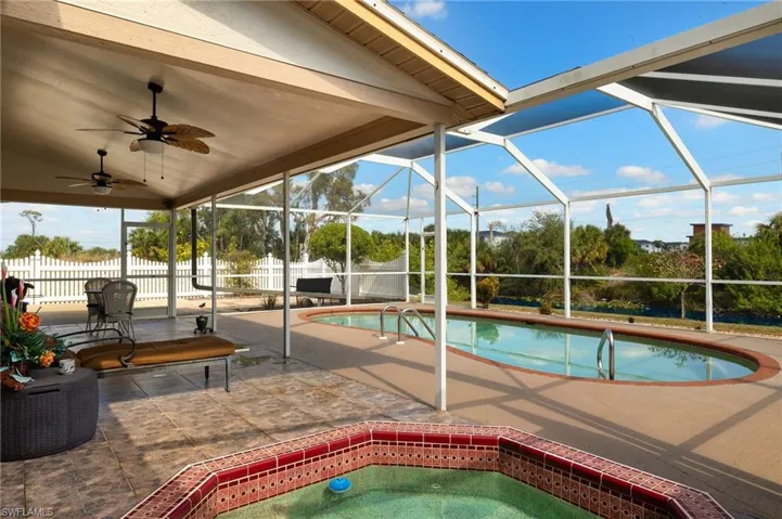 943 NE 23rd  AVE, Cape Coral, FL 33909