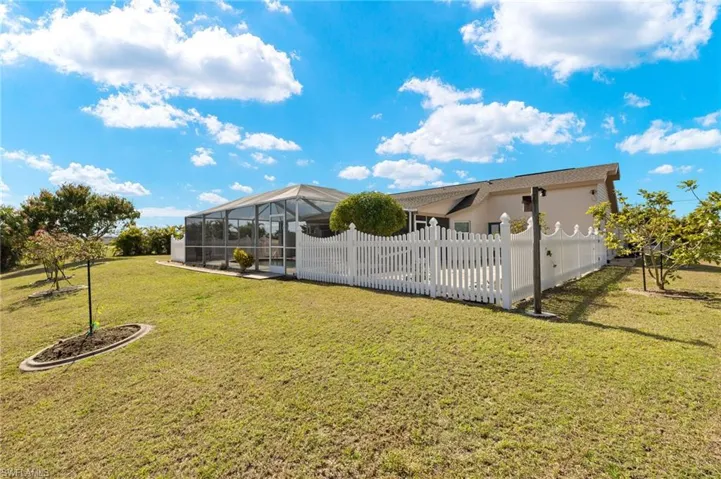943 NE 23rd  AVE, Cape Coral, FL 33909