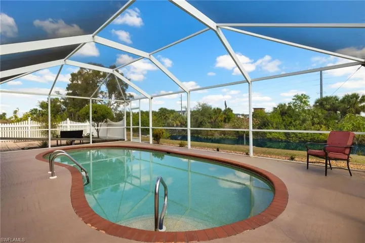 943 NE 23rd  AVE, Cape Coral, FL 33909