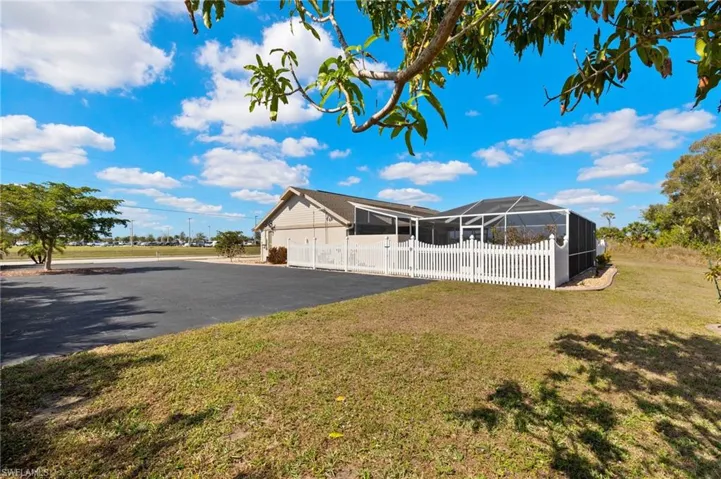 943 NE 23rd  AVE, Cape Coral, FL 33909