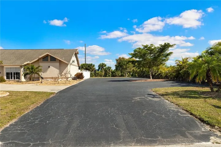 943 NE 23rd  AVE, Cape Coral, FL 33909