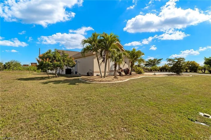 943 NE 23rd  AVE, Cape Coral, FL 33909
