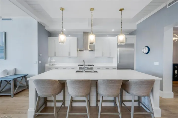 Large island for extra dining space