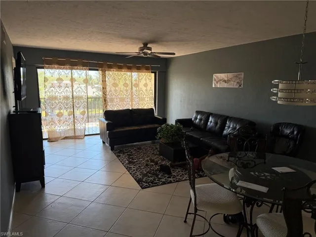 700 Valley Stream Dr # 303, Naples, Florida 34113