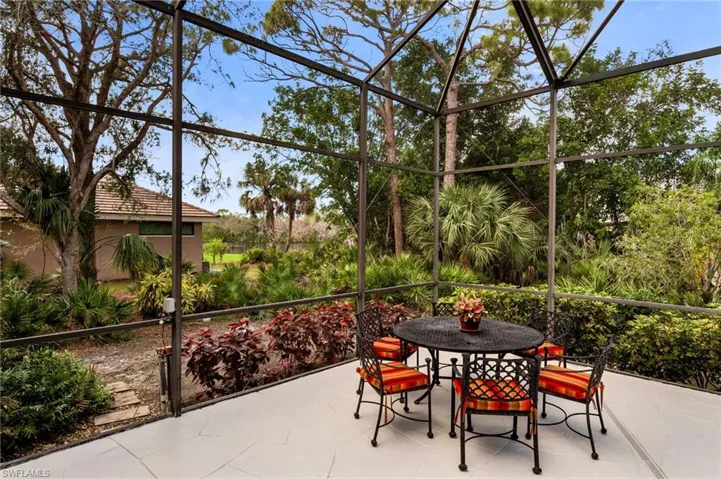 Al fresco dining with views of the lake.