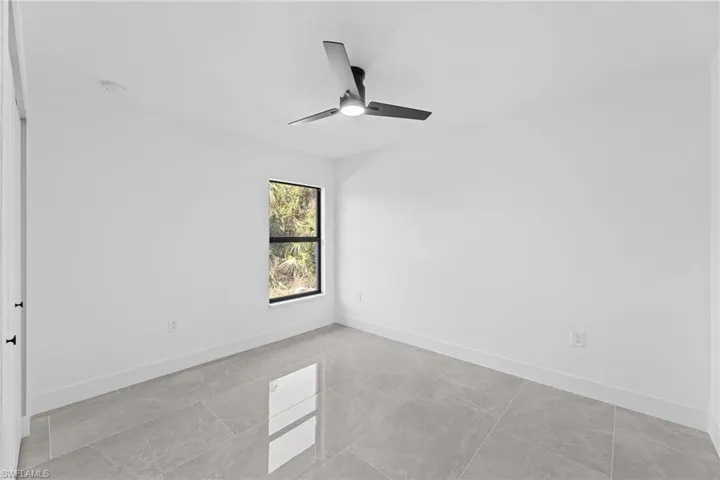 Empty room with ceiling fan