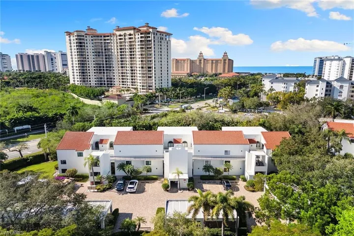 592  Beachwalk  CIR, Naples, FL 34108