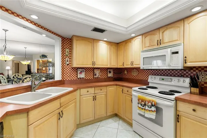 592  Beachwalk  CIR, Naples, FL 34108