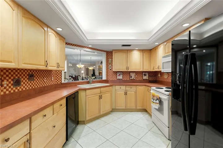 592  Beachwalk  CIR, Naples, FL 34108