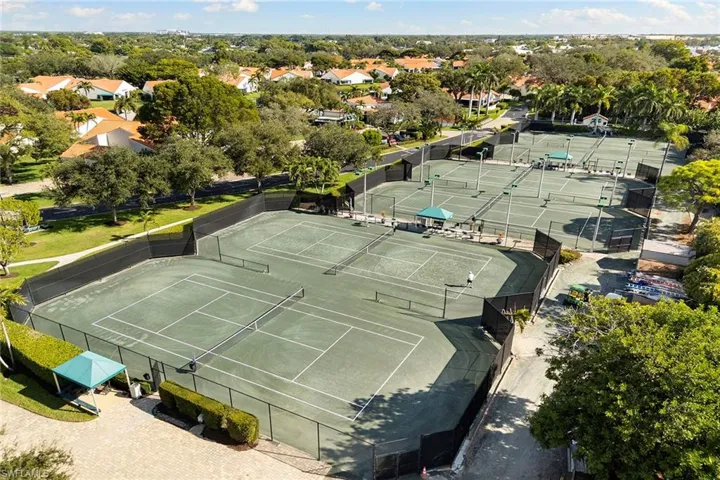 592  Beachwalk  CIR, Naples, FL 34108