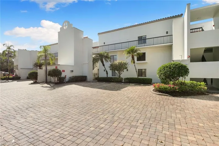 592  Beachwalk  CIR, Naples, FL 34108