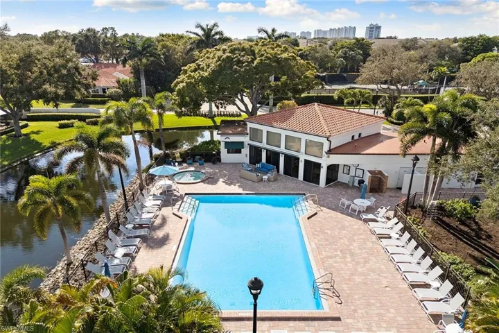 592  Beachwalk  CIR, Naples, FL 34108