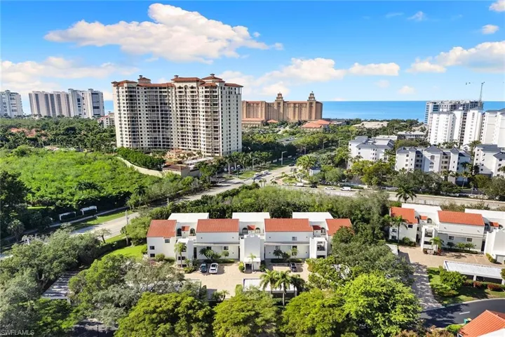 592  Beachwalk  CIR, Naples, FL 34108