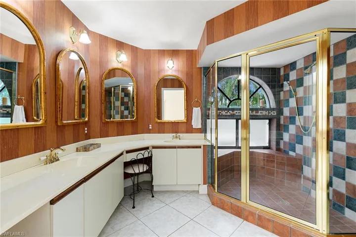 592  Beachwalk  CIR, Naples, FL 34108