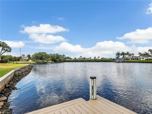 156 ft of seawall out the back w/Immediate Gulf Access