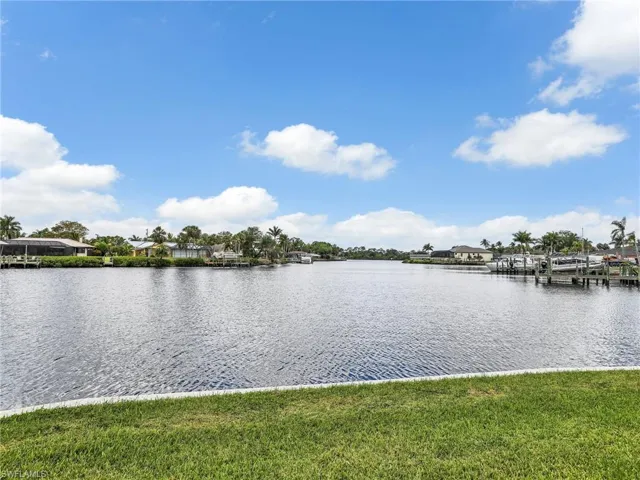 156 ft of seawall out the back w/Immediate Gulf Access