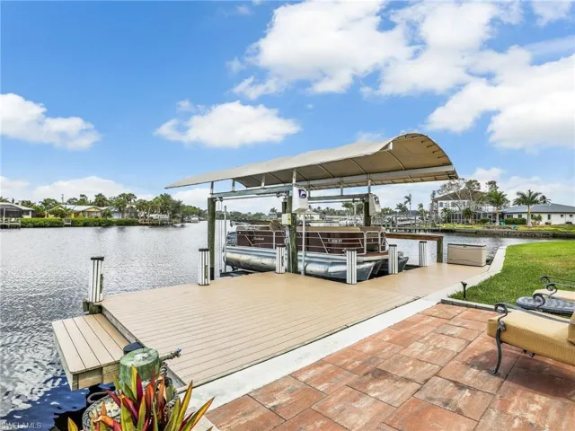 new 10,000 lb covered  boat lift, w electric and lighting