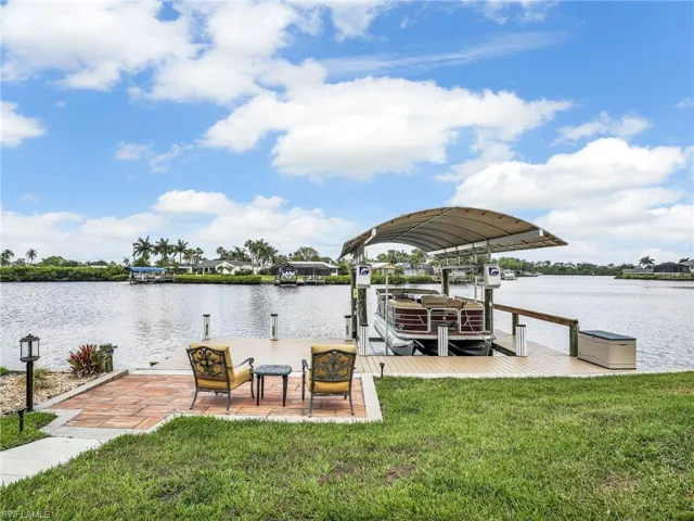 new 10,000 lb covered  boat lift, w electric and lighting