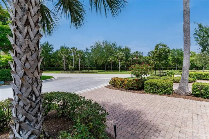 9243  Tesoro  LN, Naples, FL 34114