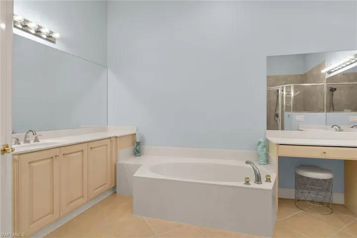 9243  Tesoro  LN, Naples, FL 34114