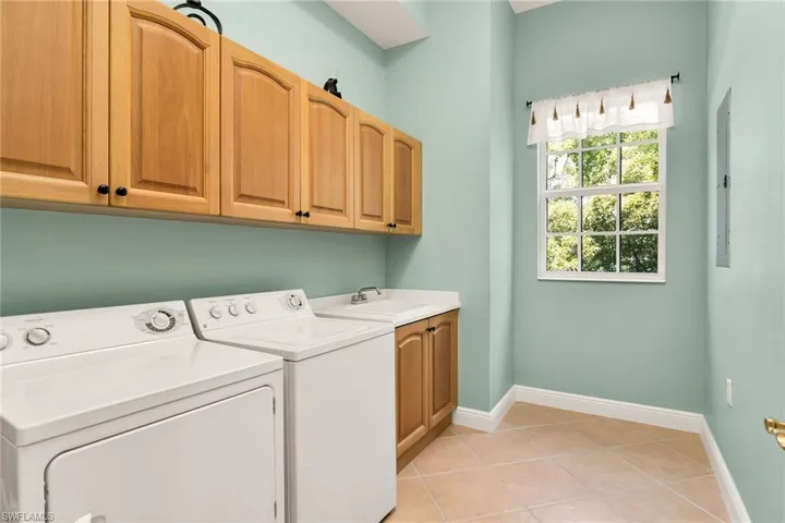 9243  Tesoro  LN, Naples, FL 34114