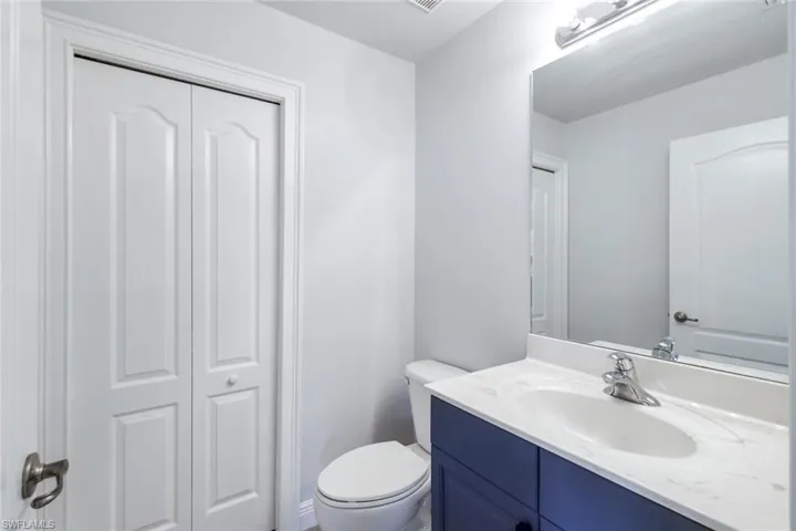 Upstairs 1/2 bath