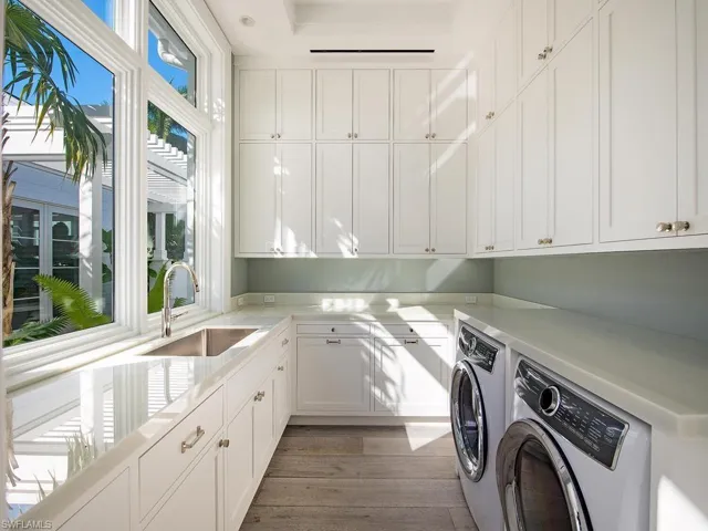 225 4th Ave N, Naples, Florida 34102